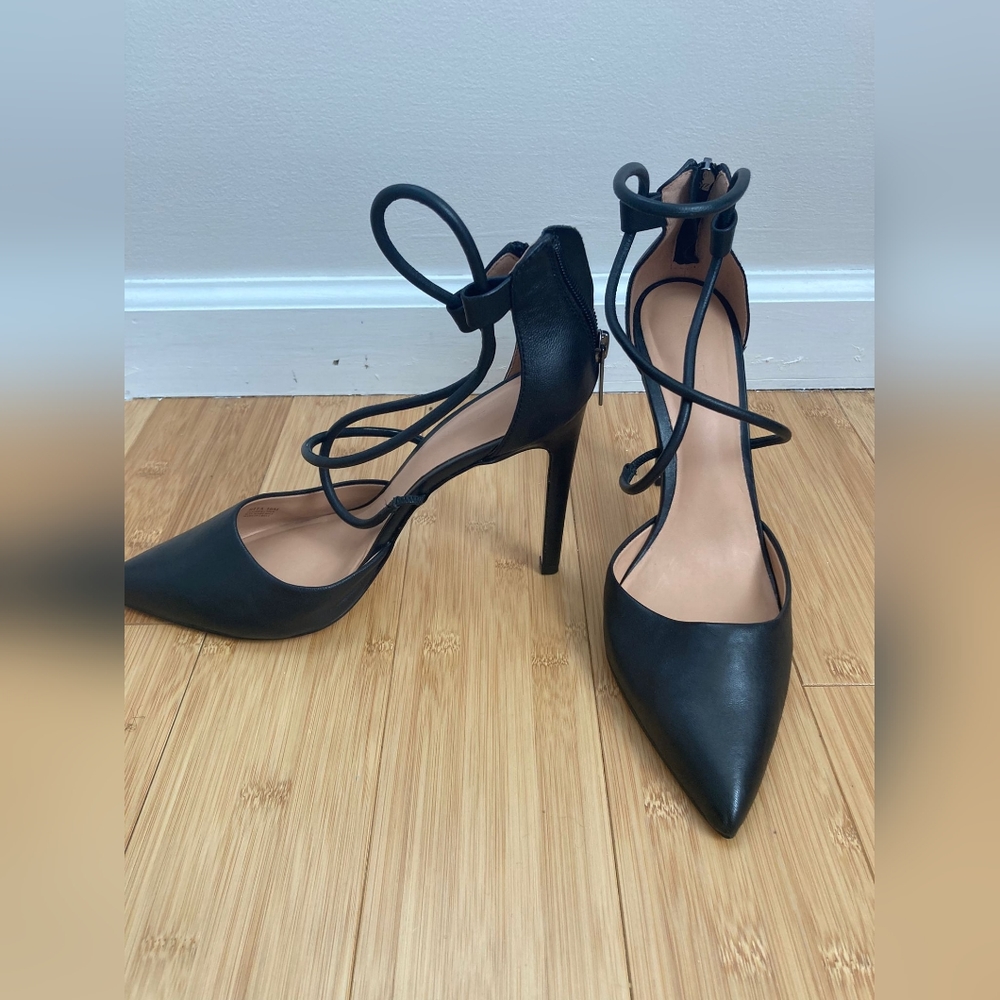 Halston Heritage Pumps